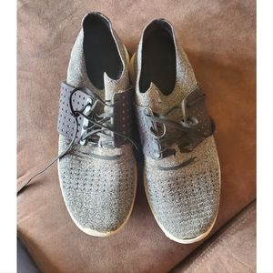 Under Armor tennis shoes size 10 men's